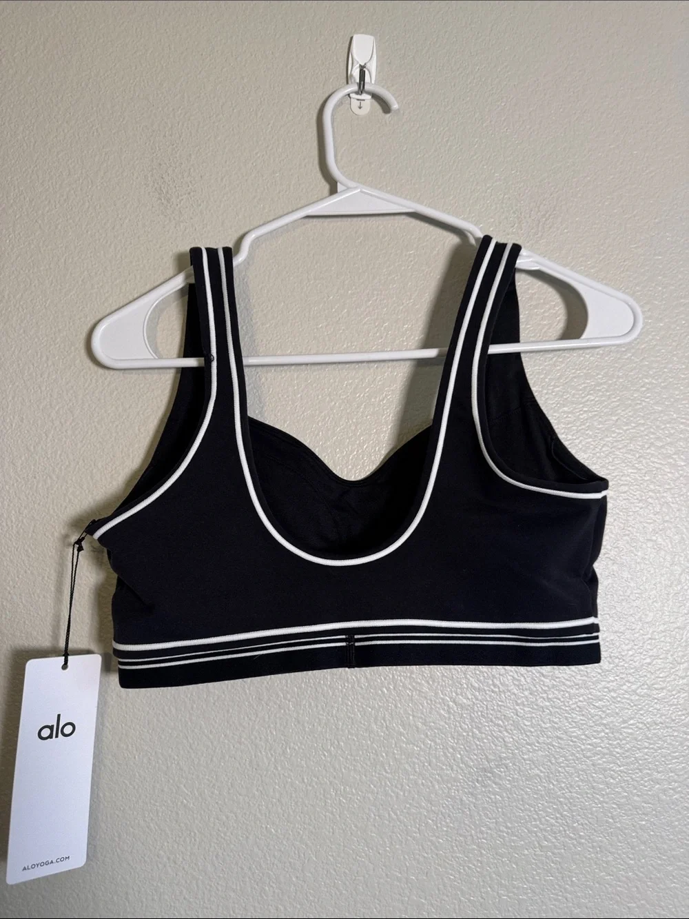 NWT ALO Yoga Airbrush Heartthrob Bra in Black / White - M